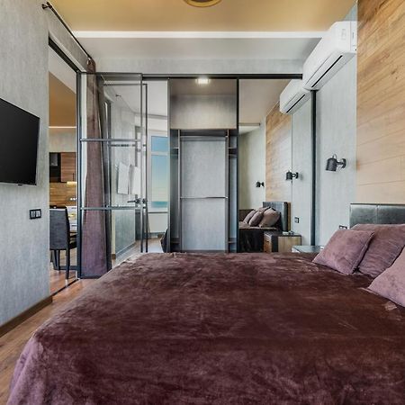 Sea Symphony Wood Style Apartment Одеса Екстериор снимка