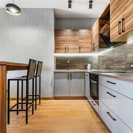 Sea Symphony Wood Style Apartment Одеса Екстериор снимка