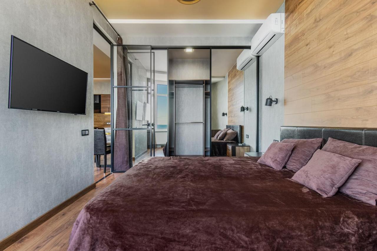 Sea Symphony Wood Style Apartment Одеса Екстериор снимка