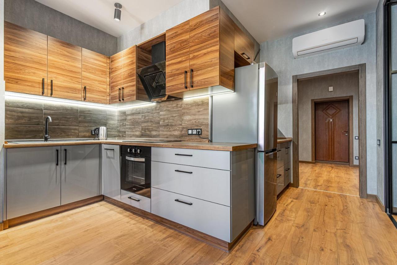Sea Symphony Wood Style Apartment Одеса Екстериор снимка