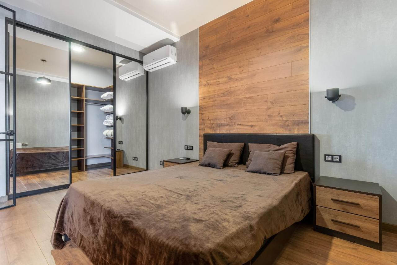Sea Symphony Wood Style Apartment Одеса Екстериор снимка