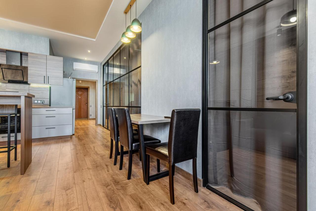 Sea Symphony Wood Style Apartment Одеса Екстериор снимка