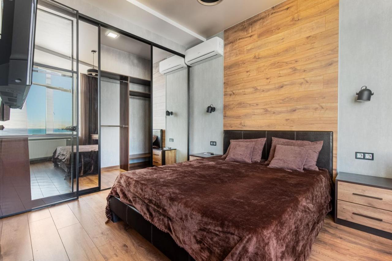 Sea Symphony Wood Style Apartment Одеса Екстериор снимка